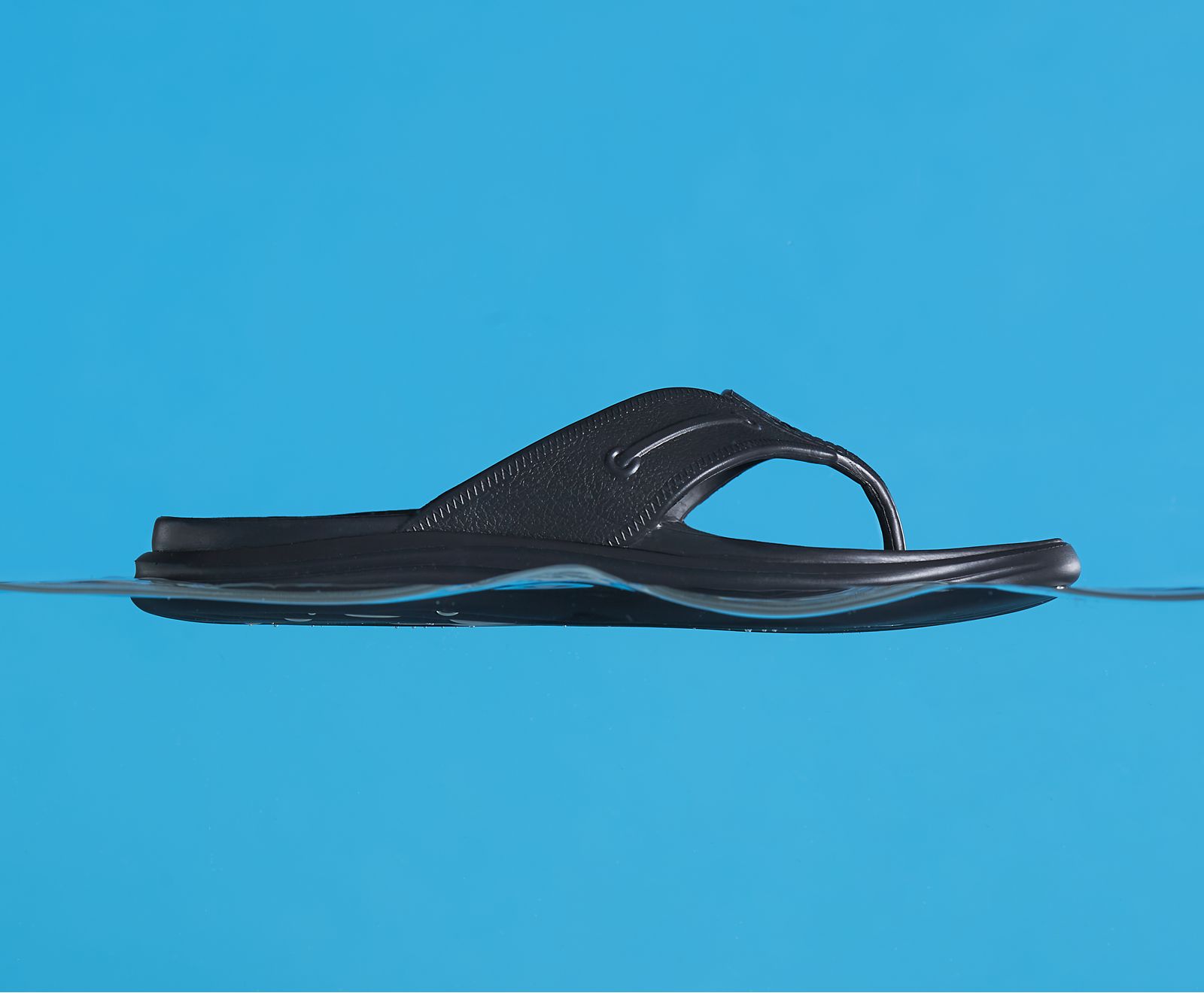 Women's Windward Float Flip Flop - Black - Click Image to Close